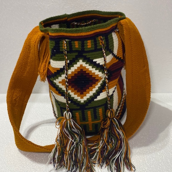 Authentic Wayuu mochila - Picture 1 of 3